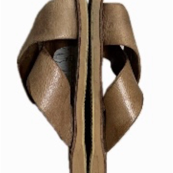 100% leather slip-on crossover sandal. Tan leather insole and straps. - Picture 4 of 4